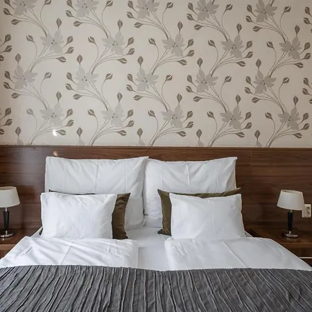 Elit Boutique Rooms- Location by bqa *