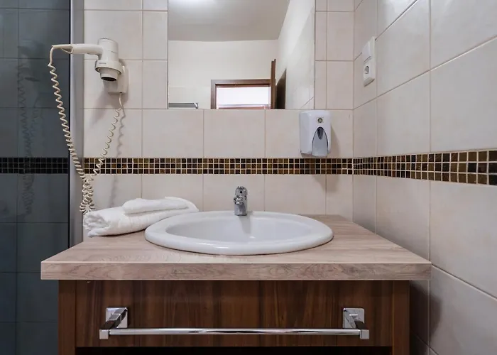 Elit Boutique Rooms- Location by bqa 호텔 *